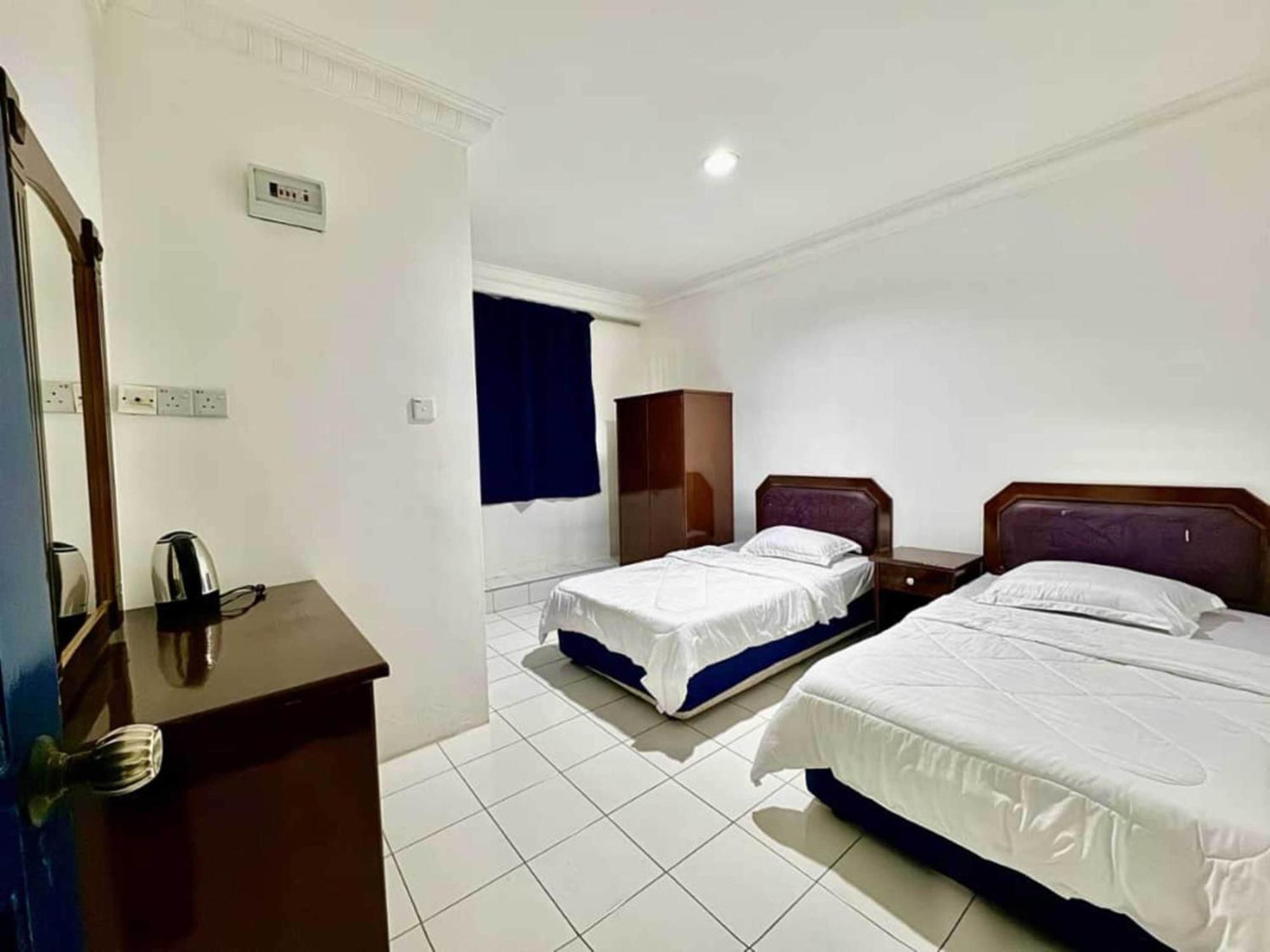 Oyo 91033 Vaigan Hotel Бинтулу Экстерьер фото